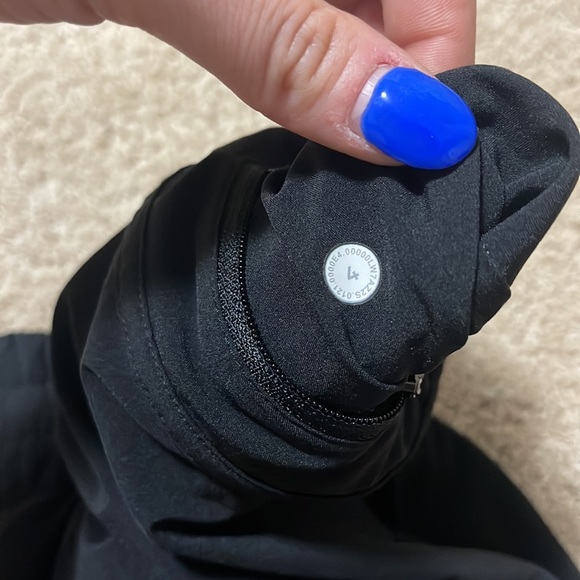 Size 4 black Lulu lemon shorts - Picture 4 of 4